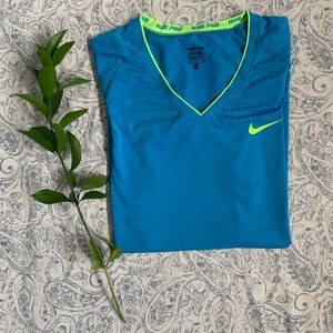 (SOLD) Nike Pro active top 👚